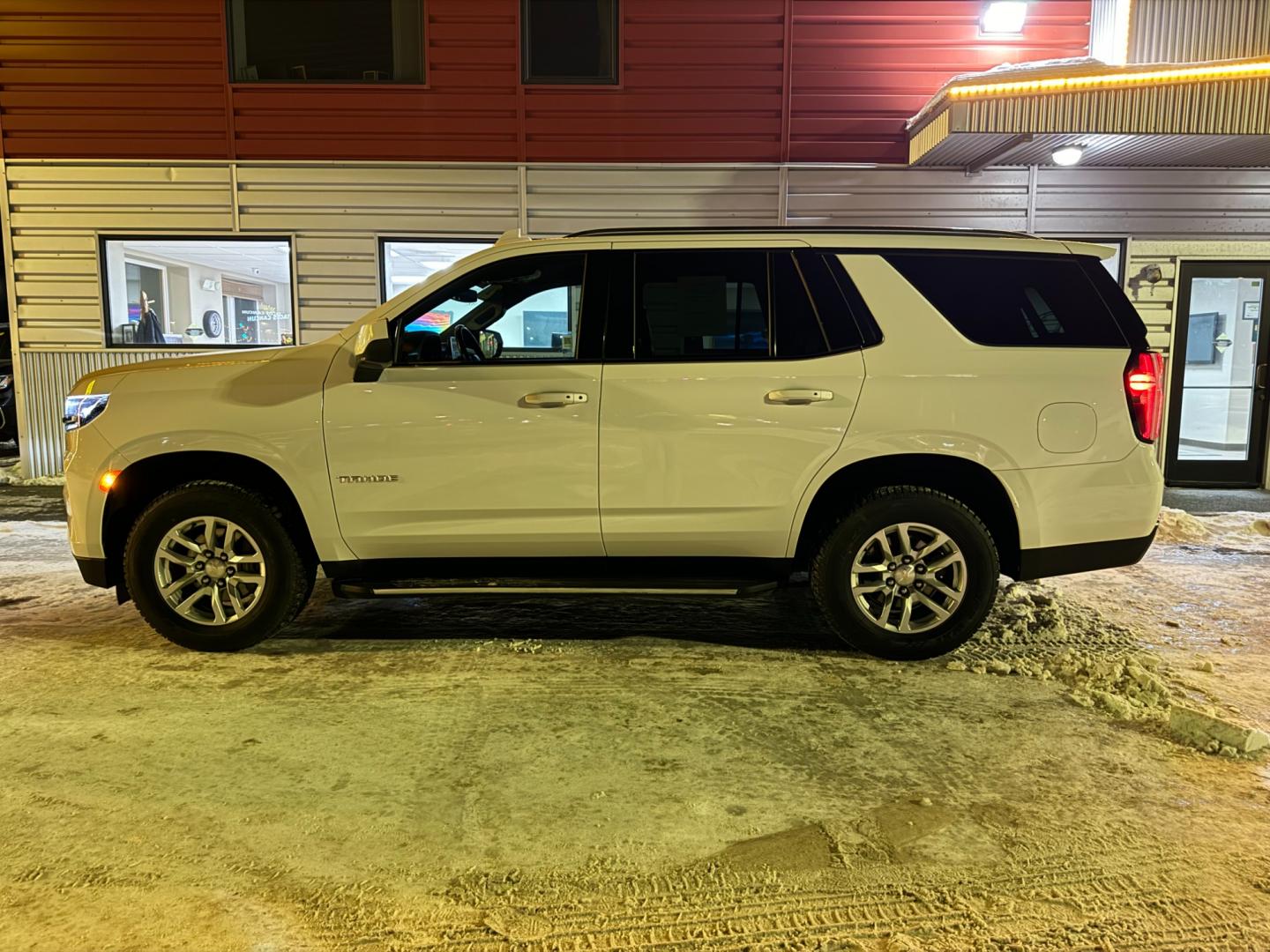 2021 White /Black Chevrolet Tahoe LT (1GNSKNKD5MR) with an 5.3L V8 Gasoline engine, located at 1960 Industrial Drive, Wasilla, 99654, (907) 274-2277, 61.573475, -149.400146 - Photo#2